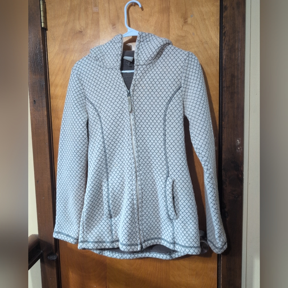 Bench Woman's Medium Zip Up Hooded Sweatshirt